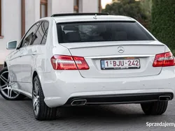 Biały Używany 2009 Mercedes E250 Avantgarde Sedan/Limuzyna | 46 700 zł