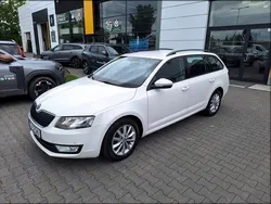 Biały Używany 2017 Skoda Octavia Ambition Kombi | 29 900 zł (Dobra cena)