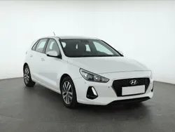 Biały Używany 2017 Hyundai i30 Hatchback | 37 999 zł (Uczciwa cena)