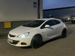 Biały Używany 2013 Opel Astra Coupe | 28 000 zł (Uczciwa cena)