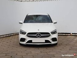 Biały Używany 2019 Mercedes B200 Minivan | 84 999 zł (Dobra cena)