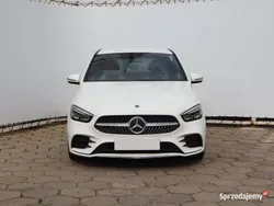 Biały Używany 2019 Mercedes B200 Minivan | 87 999 zł