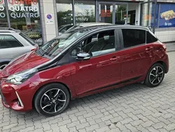 Czerwony ciemny (metalik, perła) Używany 2019 Toyota Yaris Hatchback | 53 500 zł (Dobra cena)