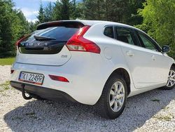 Biały Używany 2015 Volvo V40 Momentum Kombi | 35 999 zł (Uczciwa cena)