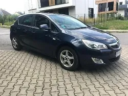 Niebieski ciemny (metalik) Używany 2011 Opel Astra Hatchback | 17 500 zł (Super Cena)
