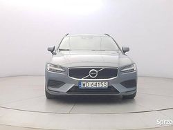 Niebieski Używany 2022 Volvo V60 Momentum Kombi | 99 800 zł (Drogi)