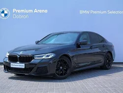 Czarny szafir metalizowany Używany 2021 BMW 520 Shadowline Sedan/Limuzyna | 174 900 zł