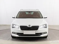 Biały Używany 2018 Skoda Superb Kombi | 67 999 zł (Uczciwa cena)