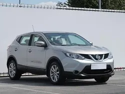 Srebrny Używany 2017 Nissan Qashqai SUV | 43 999 zł (Dobra cena)