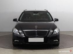 Czarny Używany 2010 Mercedes E250 Kombi | 41 999 zł