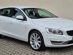 Inny kolor Używany 2017 Volvo V60 Kombi | 45 900 zł (Dobra cena)