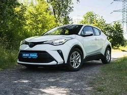 Biały Używany 2022 Toyota C-HR SUV | 92 999 zł (Uczciwa cena)