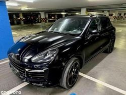 Czarny Używany 2017 Porsche Cayenne Turbo SUV | 109 999 zł