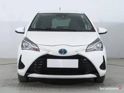 Biały Używany 2018 Toyota Yaris Hybrid Hatchback | 52 999 zł (Dobra cena)