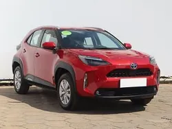 Czerwony Używany 2022 Toyota Yaris Cross SUV | 99 999 zł (Uczciwa cena)