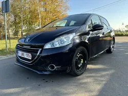 Fioletowy (metalik) Używany 2014 Peugeot 208 Hatchback | 13 500 zł