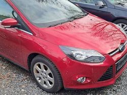 Bordowy Używany 2014 Ford Focus Sedan/Limuzyna | 28 900 zł (Uczciwa cena)
