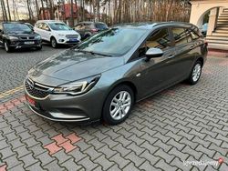 Szary Używany 2017 Opel Astra Kombi | 38 000 zł (Uczciwa cena)