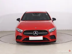 Czerwony Używany 2018 Mercedes A200 Hatchback | 94 999 zł (Uczciwa cena)