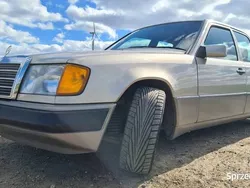 Złoty Używany 1991 Mercedes E200 Sedan/Limuzyna | 25 000 zł