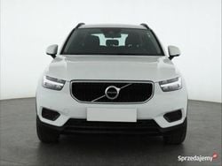 Biały Używany 2020 Volvo XC40 SUV | 92 999 zł (Uczciwa cena)