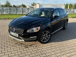 Czarny Używany 2017 Volvo V60 CC Kombi | 60 900 zł (Uczciwa cena)