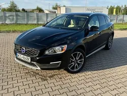 Czarny Używany 2017 Volvo V60 CC Kombi | 60 900 zł (Dość drogi)