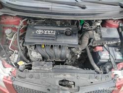 Czerwony Używany 2002 Toyota Verso Minivan | 5900 zł