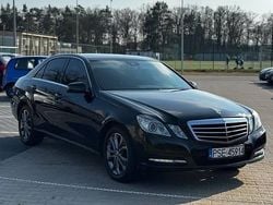Czarny Używany 2012 Mercedes E300 Sedan/Limuzyna | 45 900 zł