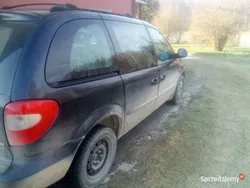 Czarny Używany 2002 Chrysler Voyager Minivan | 2500 zł