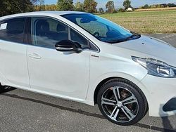 Biały Używany 2018 Peugeot 208 GT-line Hatchback | 22 999 zł