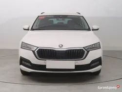 Biały Używany 2022 Skoda Octavia Kombi | 56 999 zł (Uczciwa cena)