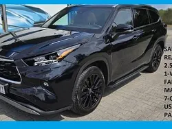 Niebieski Używany 2023 Toyota Highlander SUV | 139 900 zł