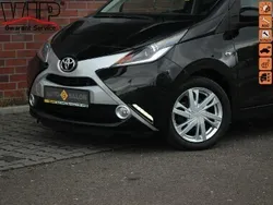 Czarny (metalik, perła) Używany 2017 Toyota Aygo Hatchback | 29 990 zł (Super Cena)