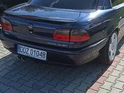 Granatowy Używany 1999 Opel Omega Sedan/Limuzyna | 4600 zł