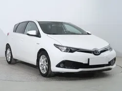 Biały Używany 2016 Toyota Auris Hatchback | 61 999 zł (Uczciwa cena)