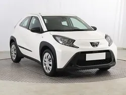 Biały Używany 2022 Toyota Aygo Hatchback | 55 999 zł (Dość drogi)