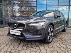 Szary Używany 2024 Volvo V60 CC Kombi | 194 900 zł (Drogi)