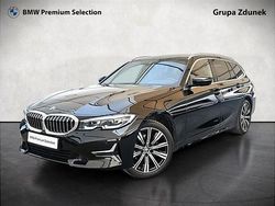 Czarny Używany 2021 BMW 320 Luxury Line Kombi | 159 900 zł (Drogi)
