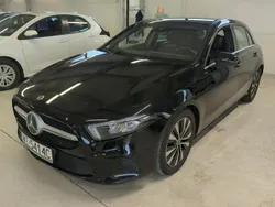 Czarny (metalik) Używany 2020 Mercedes A180 Hatchback | 95 800 zł (Uczciwa cena)