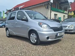 Srebrny (metalik) Używany 2002 Toyota Yaris Kombi | 8900 zł (Dość drogi)