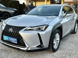 Srebrny Używany 2020 Lexus UX SUV | 99 900 zł (Uczciwa cena)