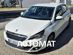 Biały (metalik, perła) Używany 2015 Peugeot 308 Hatchback | 22 999 zł