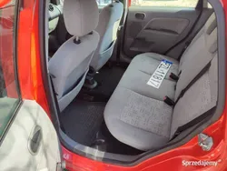 Czerwony Używany 2004 Ford Fiesta Hatchback | 2900 zł (Uczciwa cena)