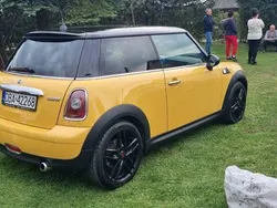 Żółty Używany 2009 Mini Cooper Hatchback | 21 900 zł (Uczciwa cena)