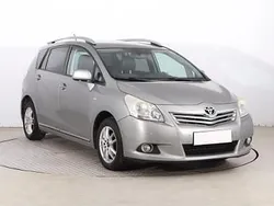 Srebrny Używany 2012 Toyota Verso Minivan | 35 999 zł (Uczciwa cena)