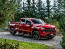 Czerwony (metalik) Używany 2024 Chevrolet Silverado Pickup | 299 777 zł