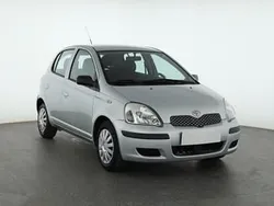 Srebrny Używany 2004 Toyota Yaris Hatchback | 4499 zł (Dobra cena)