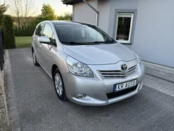 Srebrny Używany 2010 Toyota Verso Minivan | 26 900 zł (Dobra cena)
