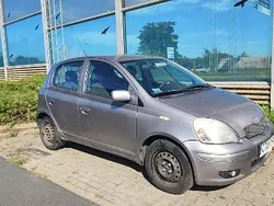 Szary Używany 2004 Toyota Yaris Hatchback | 2199 zł
